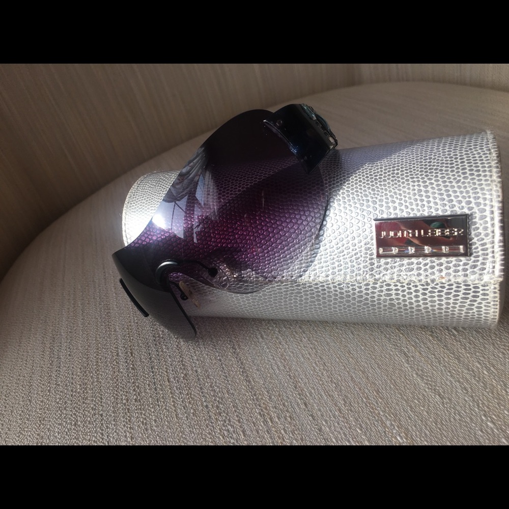 Judith Leiber sun glasses